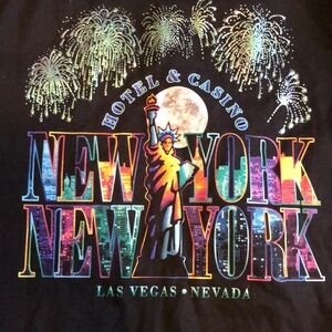 Vintage New York New York Hotel & Casino T Shirt Las Vegas Nevada USA